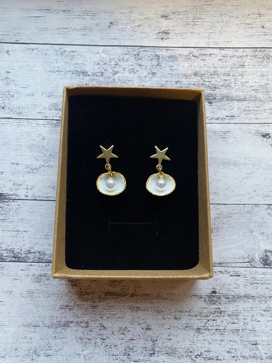 Star of the Sea -Small Cockle & Pearl Earring