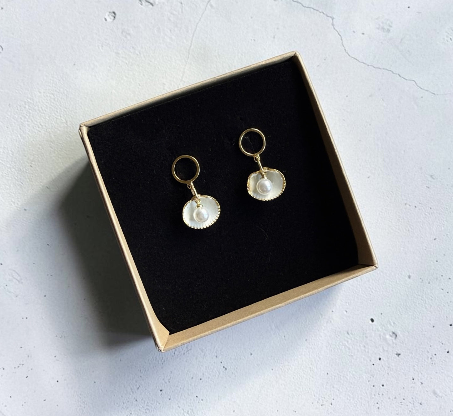 Small Cockle RING Shell & Pearl Earring