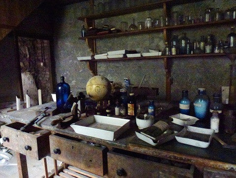 Grace Weir, Dark Room (2015)