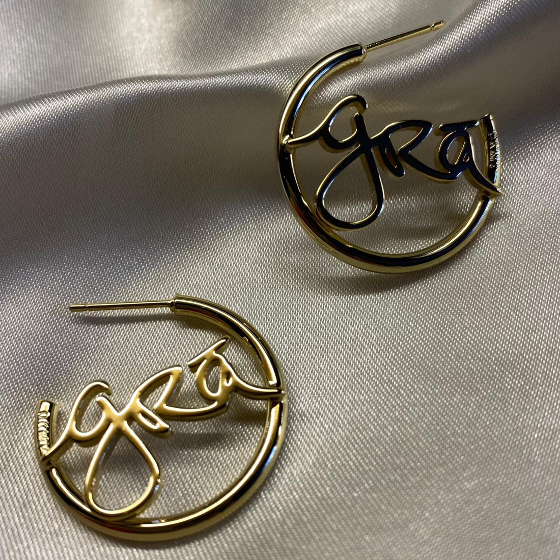 Grá Beag Hoop Earrings Gold