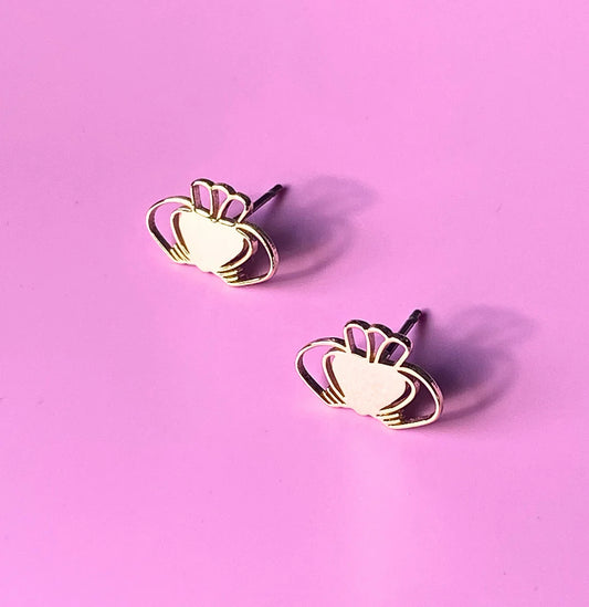 Heart Strong Beag Claddagh Stud Earrings Gold