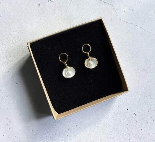 Small Cockle RING Shell & Pearl Earring