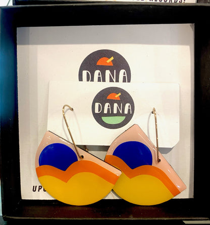 Suzy no. 1 Orange Yellow Blue